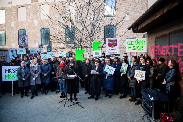 Historický kolaps v&nbsp;SNG: Sto ľudí dáva výpovede. Ministerka kultúry Šimkovičová mlčí