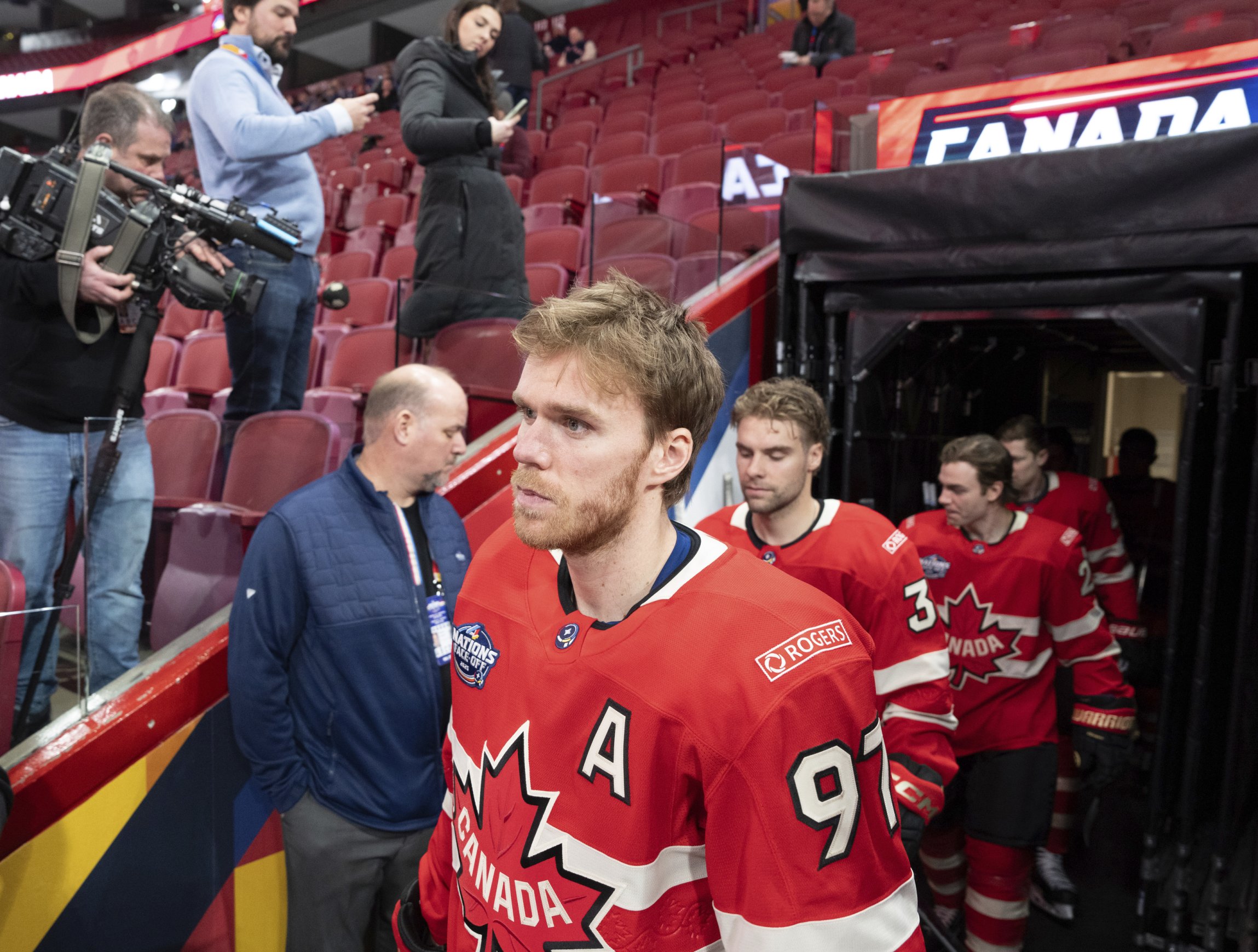 アメリカ人はグループチェットで3つの戦いに同意しました。カナダは9年間ホッケーの試合で3：1を破った – 日記n