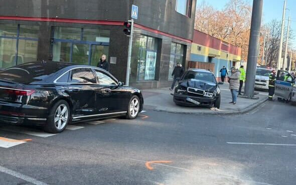 Minister financií Ladislav Kamenický mal dopravnú nehodu, zrejme utrpel ľahké zranenia