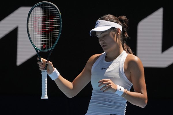 Bodnutie nožom či prezlečenie sa za organizátora Wimbledonu. Prípad Raducanuovej opäť otvoril tému fanatických fanúšikov v&nbsp;tenise