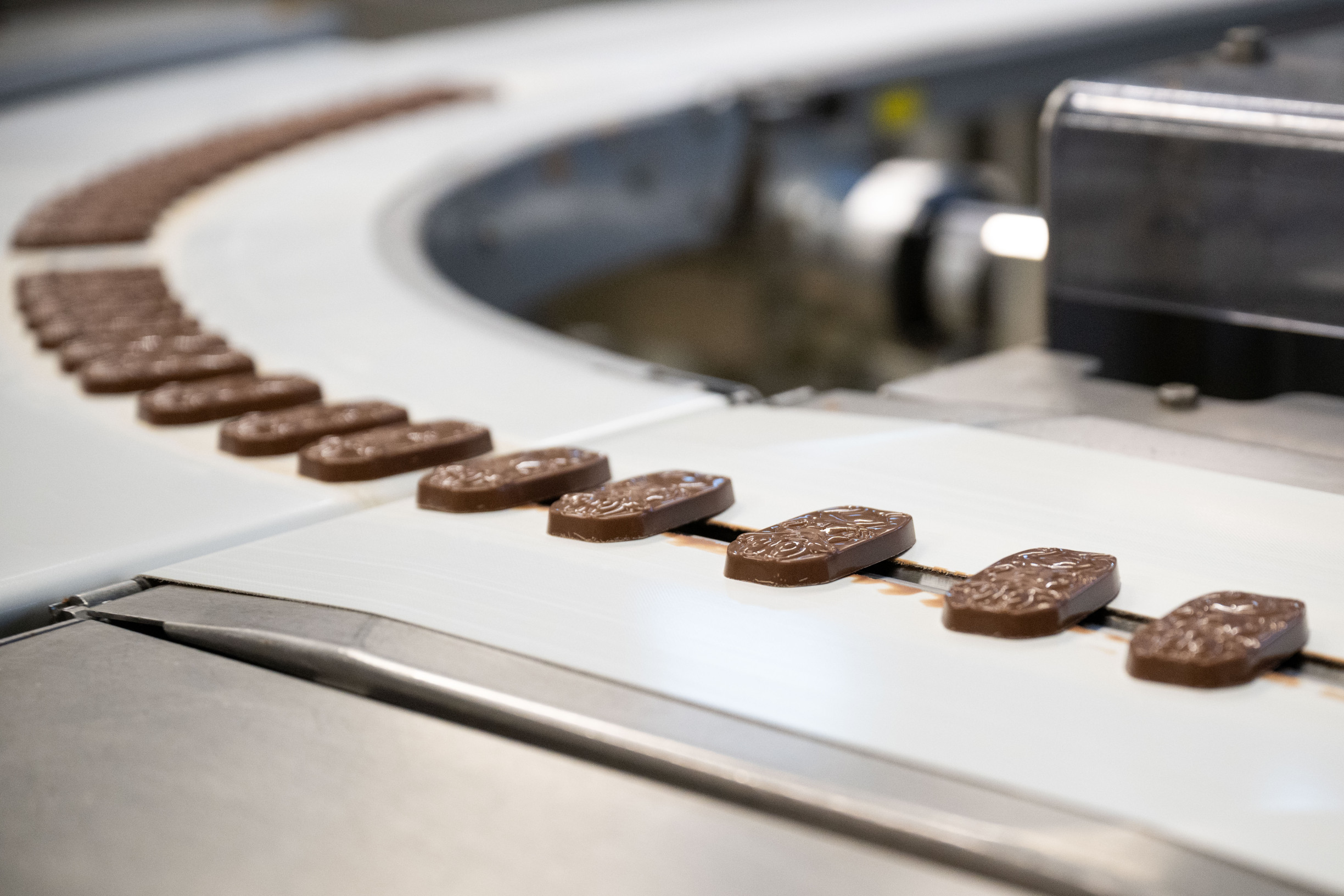 Firemný newsfilter: Slovensku zostane už len jedno Figaro a dvaja veľkí dodávatelia pre automobilky skončili v stratách