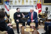 Trump pôsobil ako na súde, Zelenskyj vyzeral nahnevane. Ako hodnotia tlačovku experti na reč tela