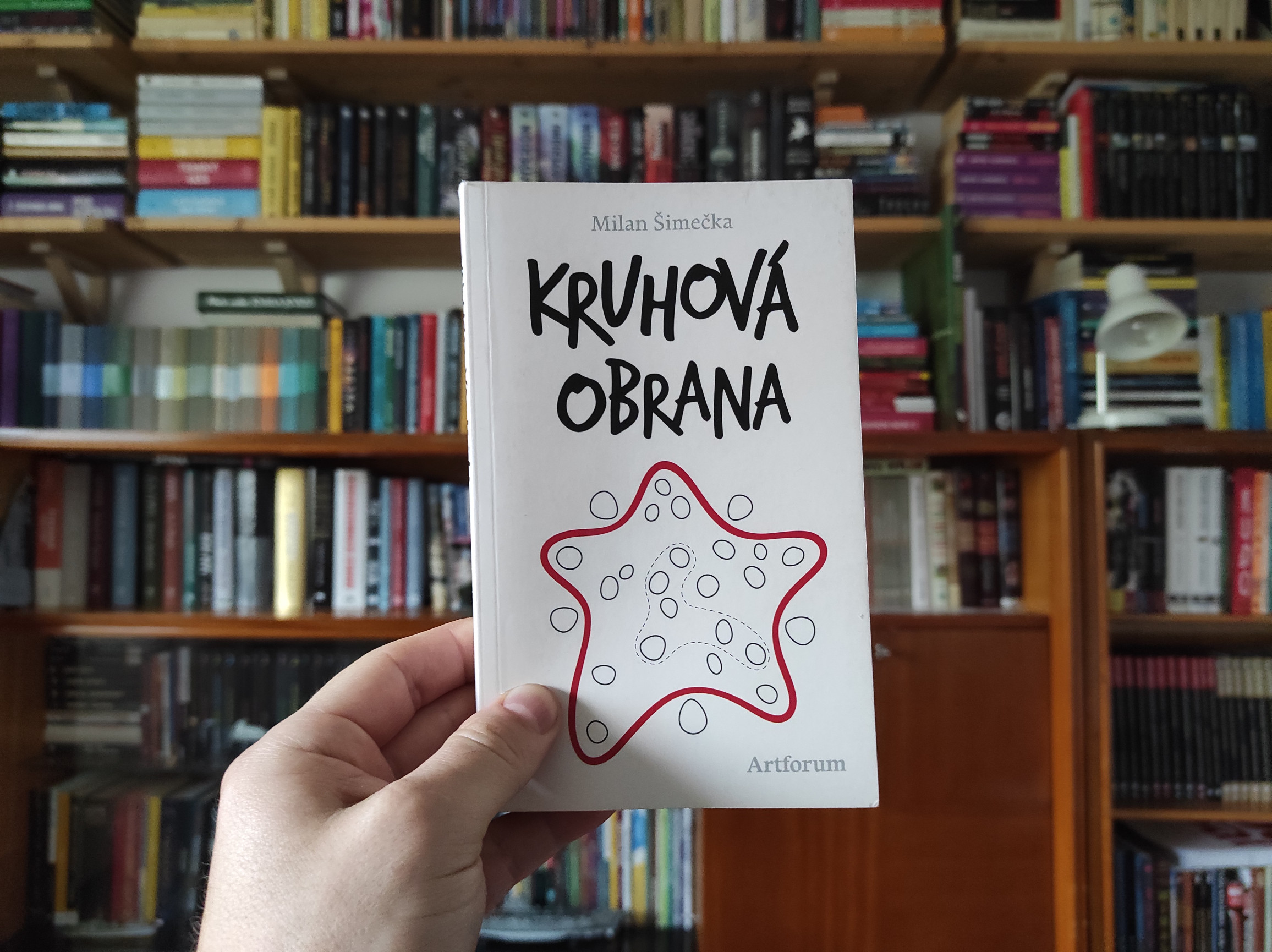 M. Šimečka: Kruhová obrana (Čitateľský denník 25/2025)