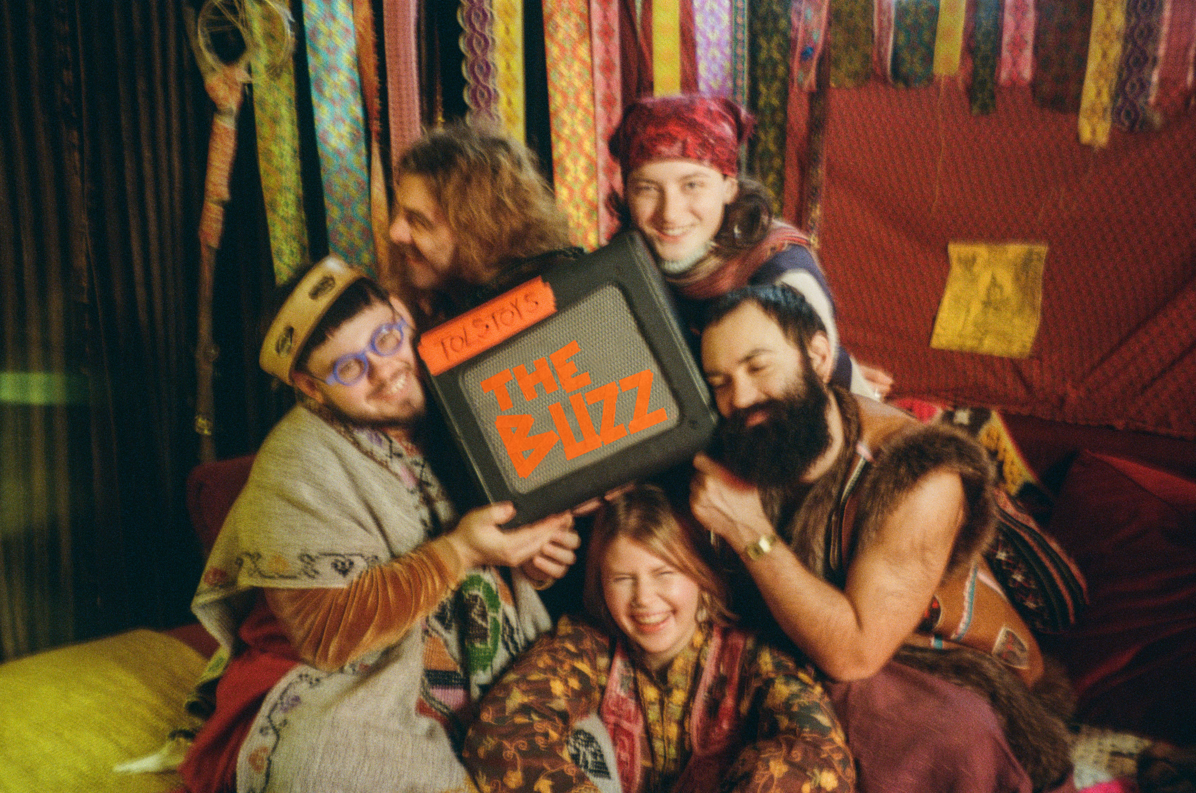 Začínali v Bratislave, dnes žijú v Berlíne, ktorým presiakol ich nový album. Až teraz sa Tolstoys cítia ako skutočná rocková skupina