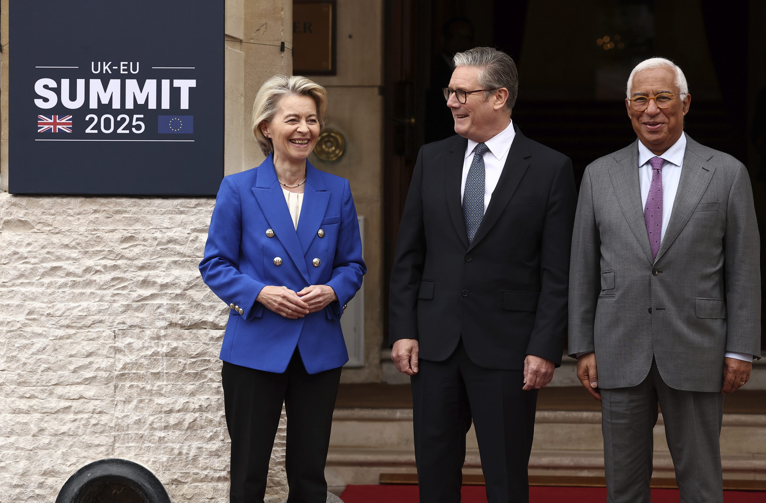 Reštart vzťahov s Britániou sa môže začať. Európska únia podpísala s Britmi prelomovú dohodu o obrane a rybolove