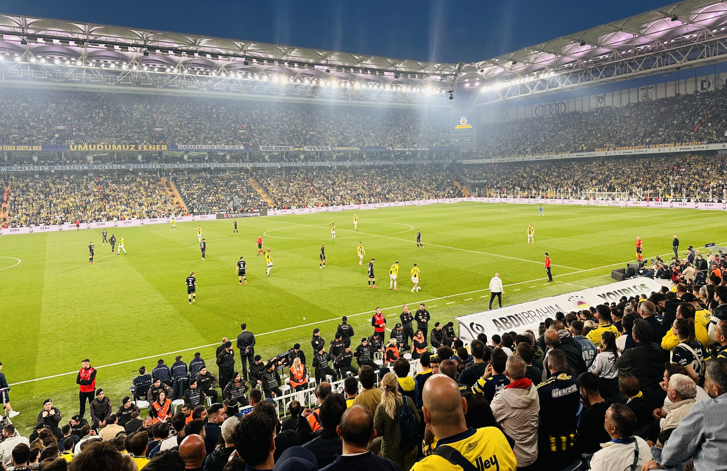 Milan Škriniar hral rozhodujúci zápas. Zvláštne Mourinhove slová aj nepríjemný pokrik fanúšikov mu naznačili, ako sa má rozhodnúť