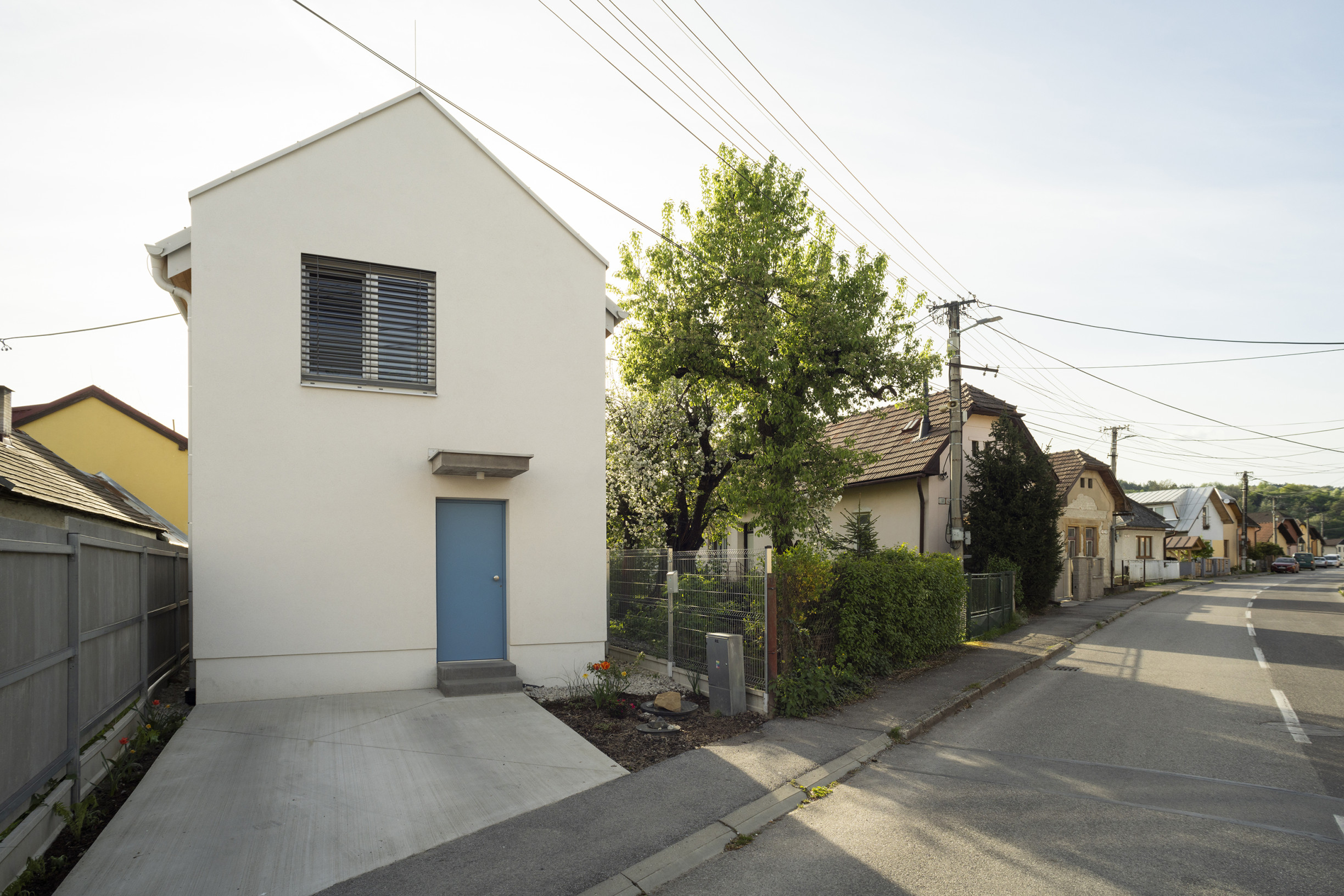 Dobrá lokalita, no miniatúrny pozemok: Rodina zo Žiliny si postavila dom na pozemku veľkom 200 štvorcových metrov