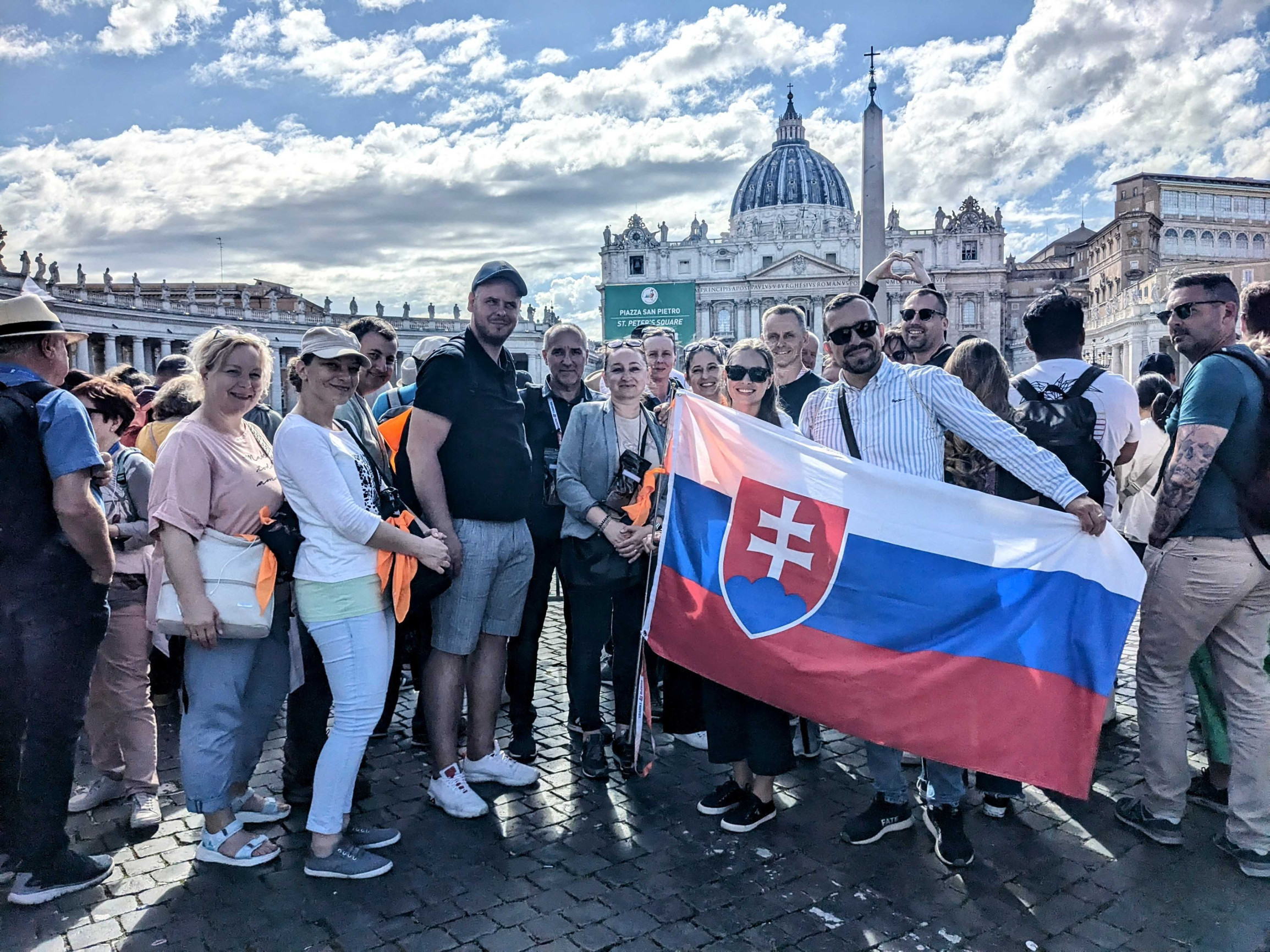 Sme zvedaví na dym. Vo Vatikáne počuť Slovákov aj Čechov, v&nbsp;názoroch na pápeža sa odlišujú