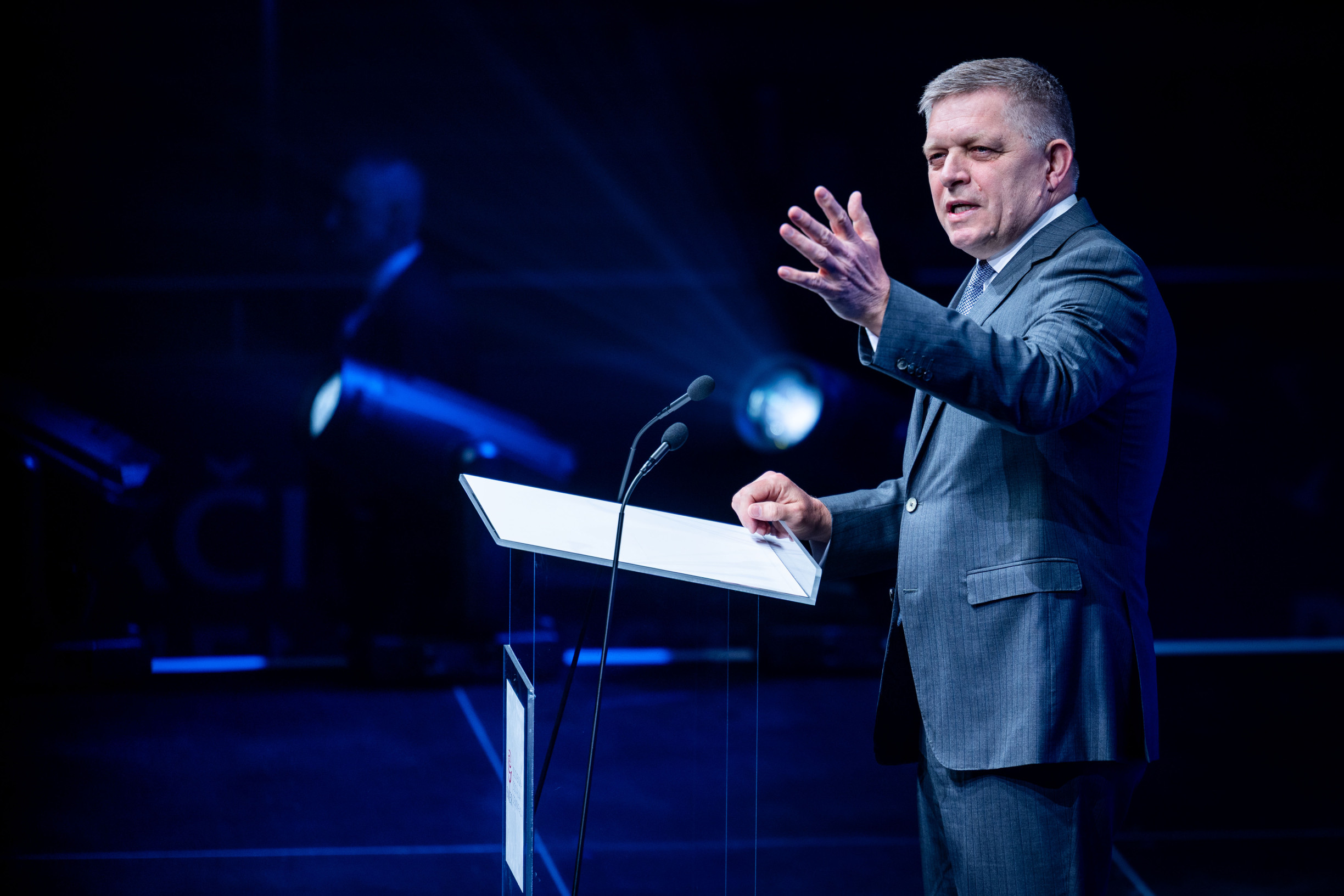 Aby ľudia neriešili politiku, odôvodňujú v&nbsp;Smere návrh na odsun volieb. Fico s&nbsp;nápadom naráža na samosprávy i&nbsp;Hlas