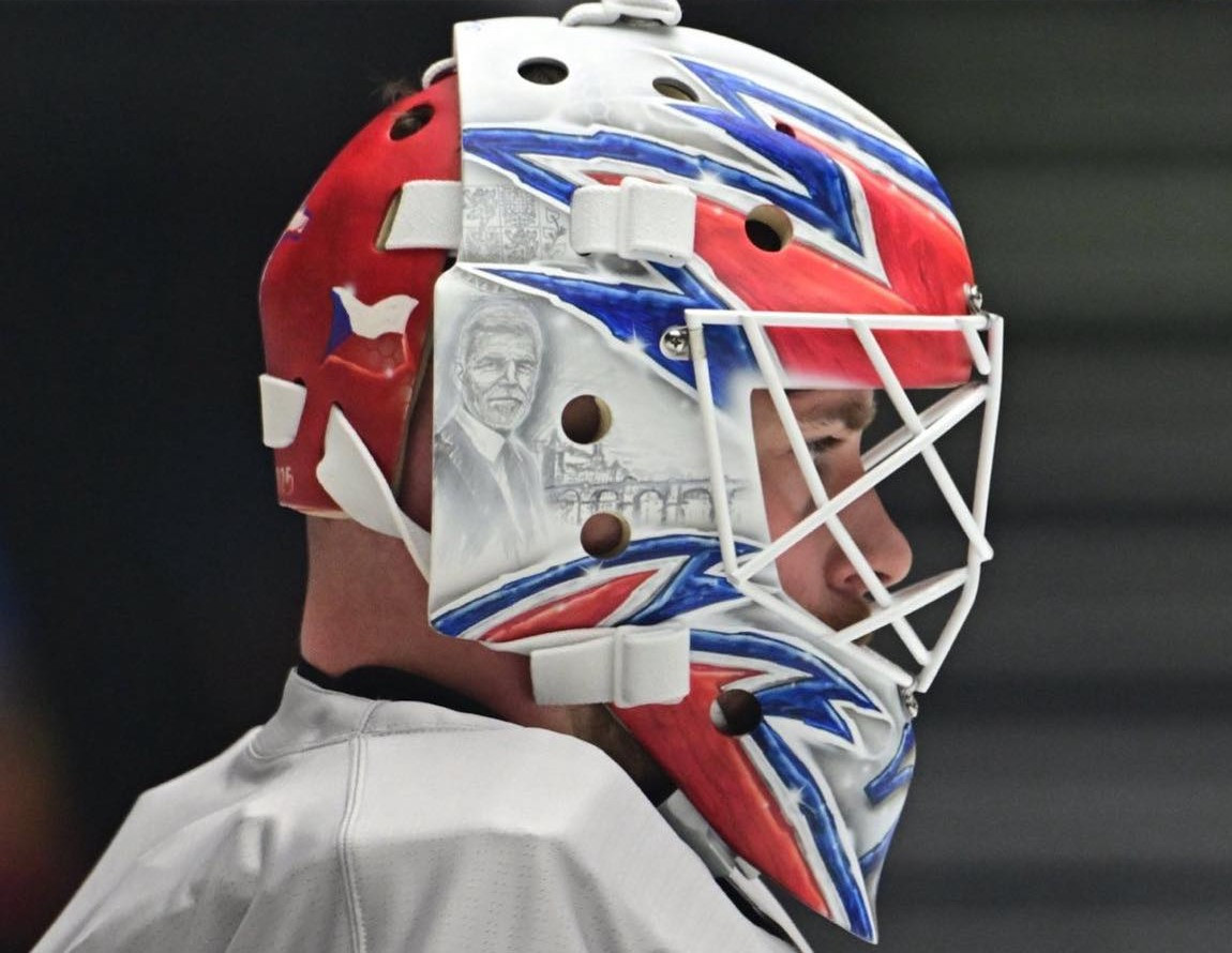 Čech Vejmelka spôsobil rozruch pre masku, na ktorej je prezident Pavel. Niekto má talizman, niekto hodnoty, reaguje zväz