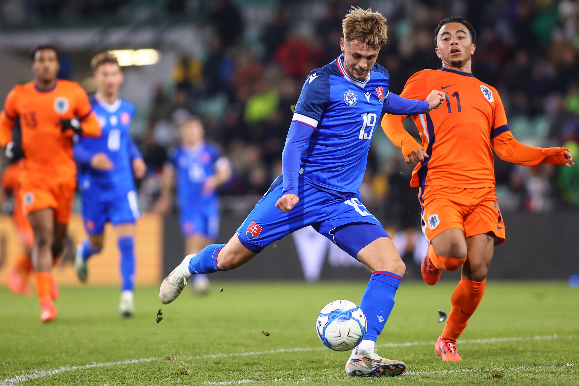 Jambora v&nbsp;Rumunsku nazvali hračkou a&nbsp;nechceným hráčom. Príbeh poklesu miliónovej nádeje, ktorý čaká na happyend