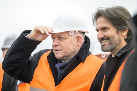 Ekonomický newsfilter: Kaliňákovu prešovskú nemocnicu majú stavať pumpári z Galanty