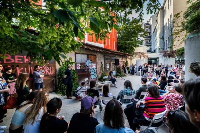 z otvorenia Slobodnej národnej galérie v Staromestských garážach, ktoré susedia s galériou. Foto N - Tomáš Benedikovič