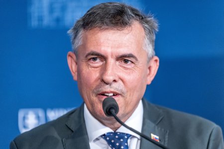 Prosili sme, aby nás už nežmýkali, hovoria riaditelia kultúrnych inštitúcií. Machala im aj tak nariadil prepustiť stovky ľudí