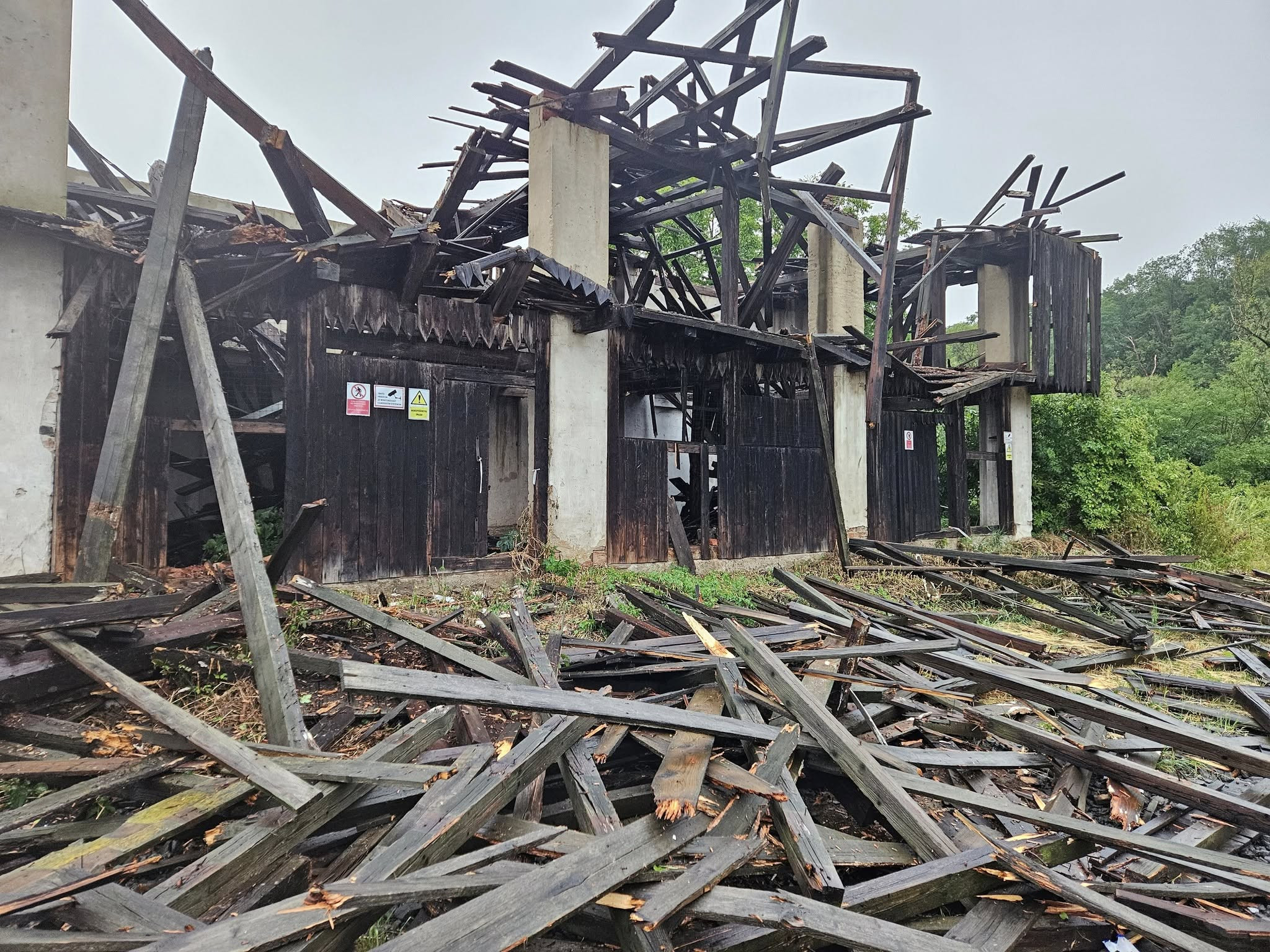 Veterná smršť zničila historickú sušiareň bylín na východe, Hlina ju chce znovu poskladať v&nbsp;Bratislave