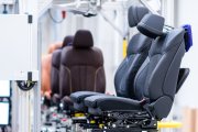 Nedávno americký výrobca autosedačiek v strednej Európe závody zatváral, no teraz v Lučenci prijme 160 nových ľudí
