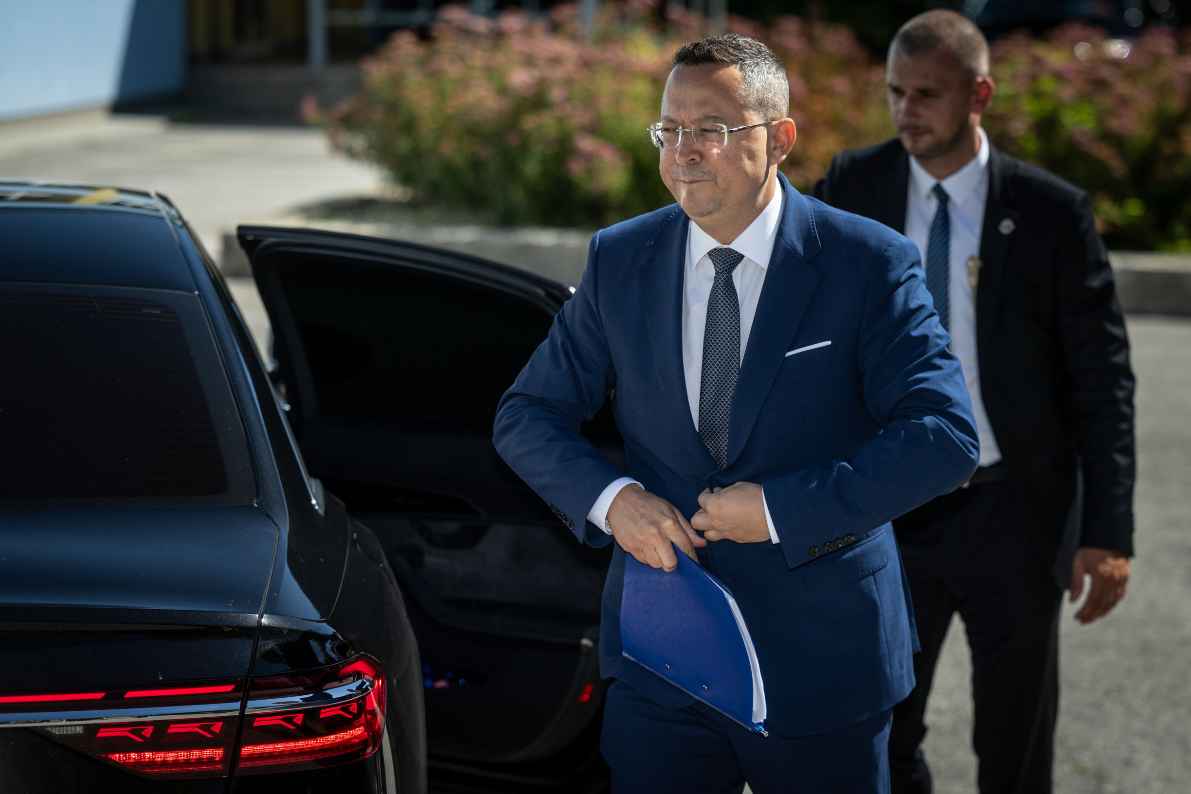 Vláda zvýši zdravotné odvody, minimálne odvody pre živnostníkov a&nbsp;zruší tri voľné dni