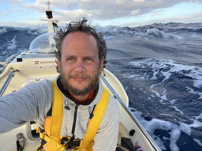 Rakonczay Gábor az óceánon. Fotó - RG archívuma