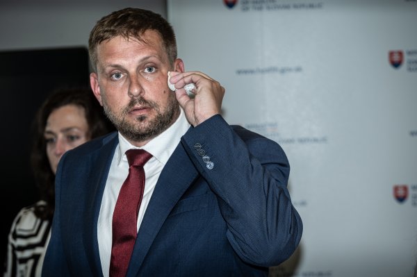 Fico po Šaškovej tlačovke žiada zrušiť záchrankový tender. Minister to pripustil tiež