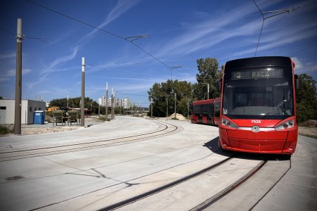 Vodič električky: Ľudia stále viac riskujú, vbiehajú na koľaje nielen v Petržalke, ale aj inde v Bratislave