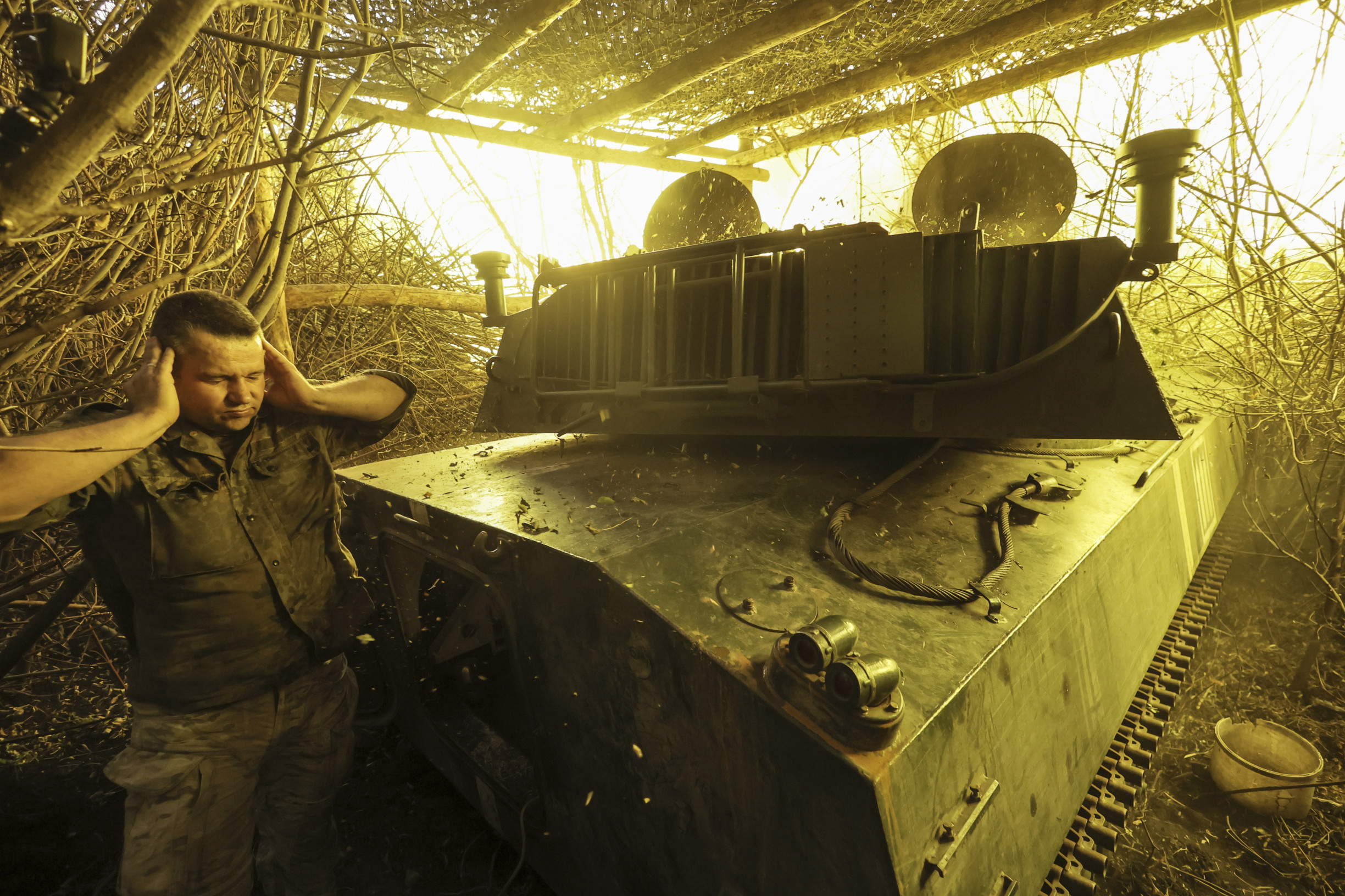 Vývoj bojov (1258. deň): Toto už nie je vojna zákopov. Sú samovražedné a&nbsp;Ukrajinci ich nemajú kým brániť