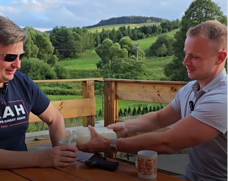 Nemecký poslanec Maximilian Krah z Mazurekovho videa je podozrivý, že bol na výplatnej páske Kremľa