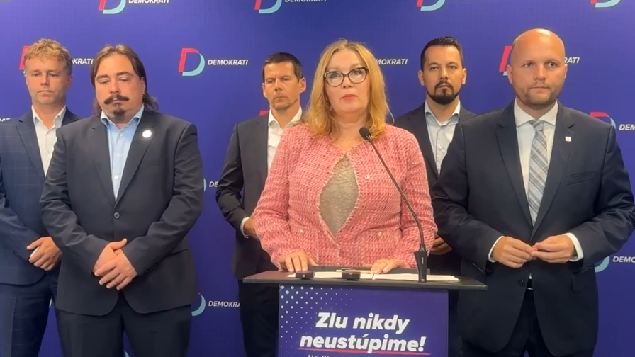 U Kissa policajti zvonili. U jeho kritičky Šubovej búchali na dvere a okno. Policajná prezidentka dá zásah preveriť