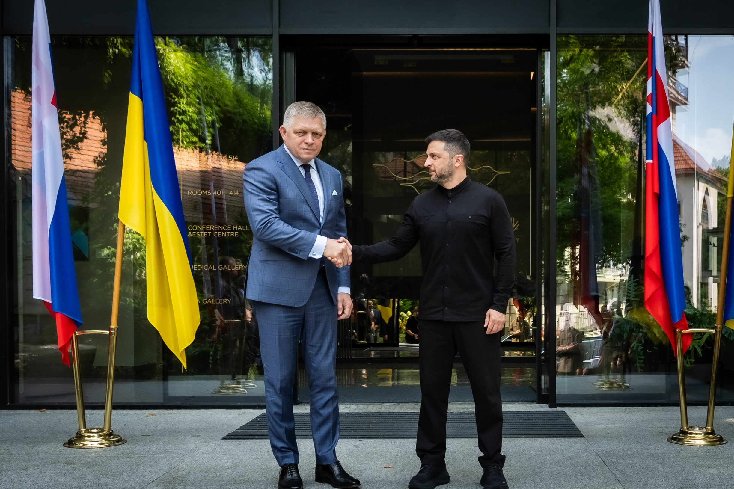 Fico zaželal Zelenskému spravodlivý mier, ruskú agresiu na tlačovke neodsúdil