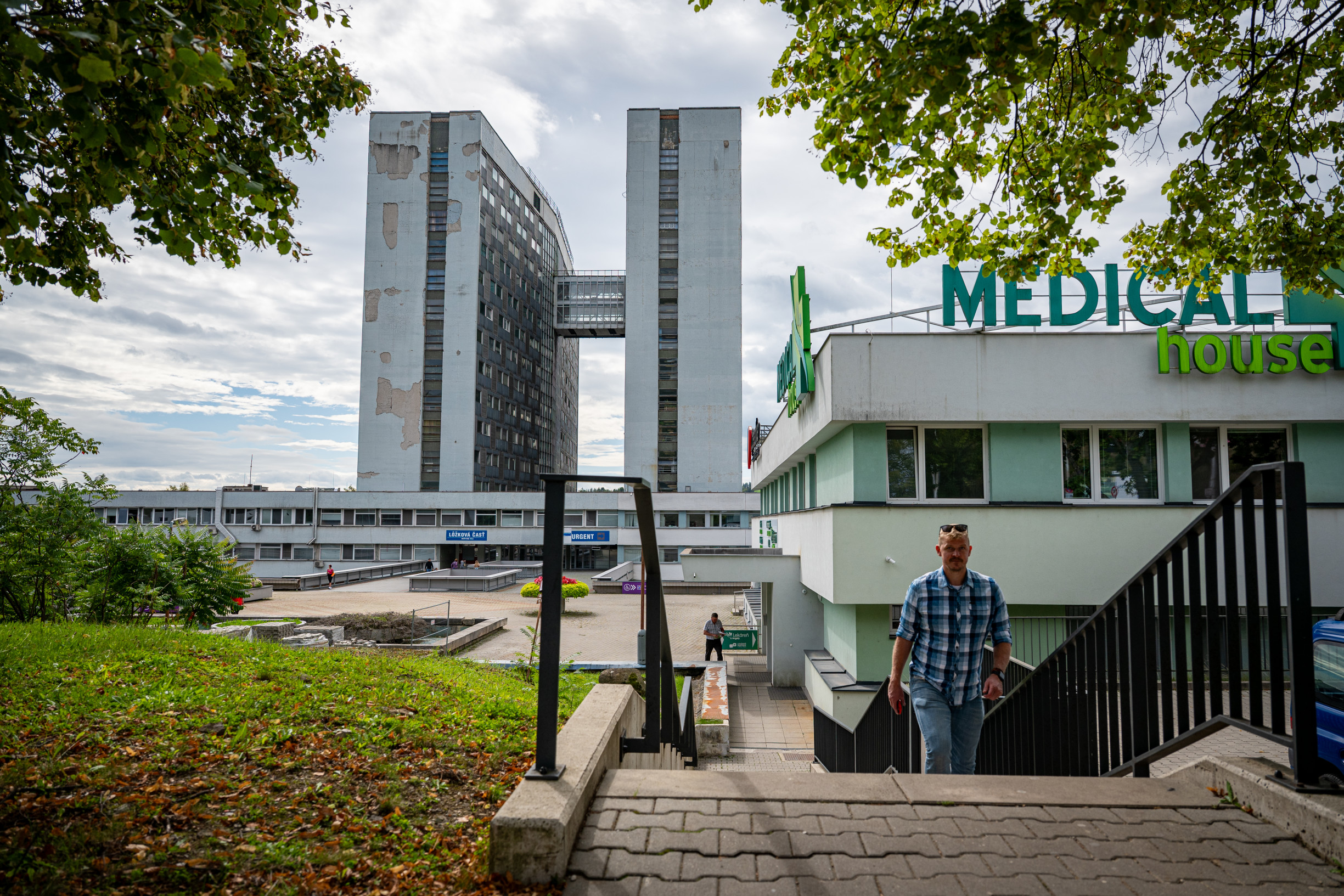 Nemocnice po 15. hodine takmer neoperujú. Lekárov je nadstav, ale majú nadčasy. Čo ukazujú audity nemocníc, ktoré chce vláda využiť pri šetrení