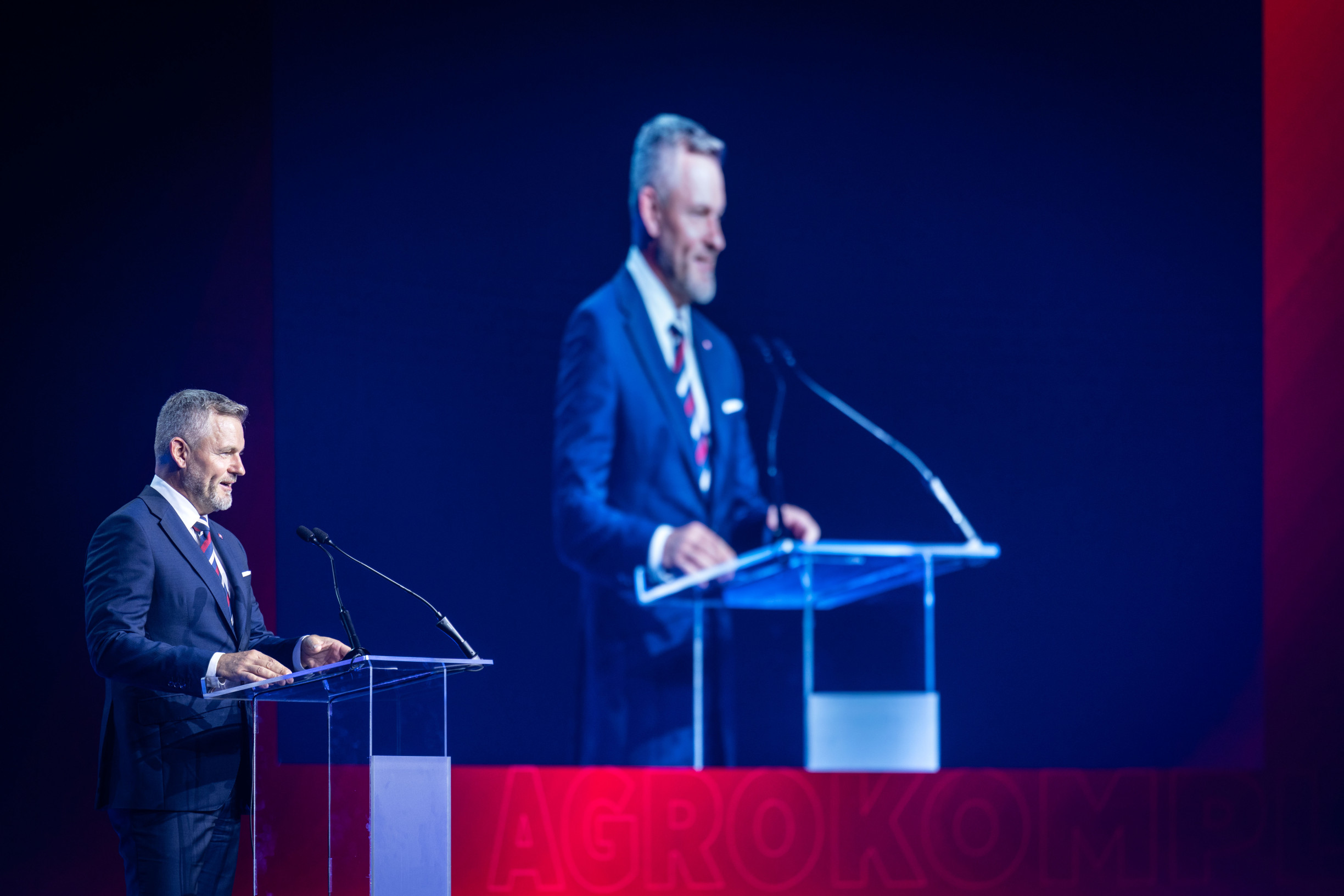 Pellegrini prišiel o&nbsp;pätinu priaznivcov, jeho dôvera spadla pod 40 percent. Uškodili mu aj prešľapy v&nbsp;kampani