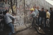 Noc, keď spadol múr a prebudila sa sloboda: ako udalosti v Berlíne otvorili cestu k Nežnej revolúcii