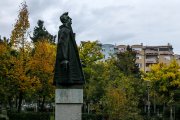 Gottwalda vyhodili do vzduchu, komunistu Čulena už previezli: ako sa Bratislava zbavuje symbolov totality