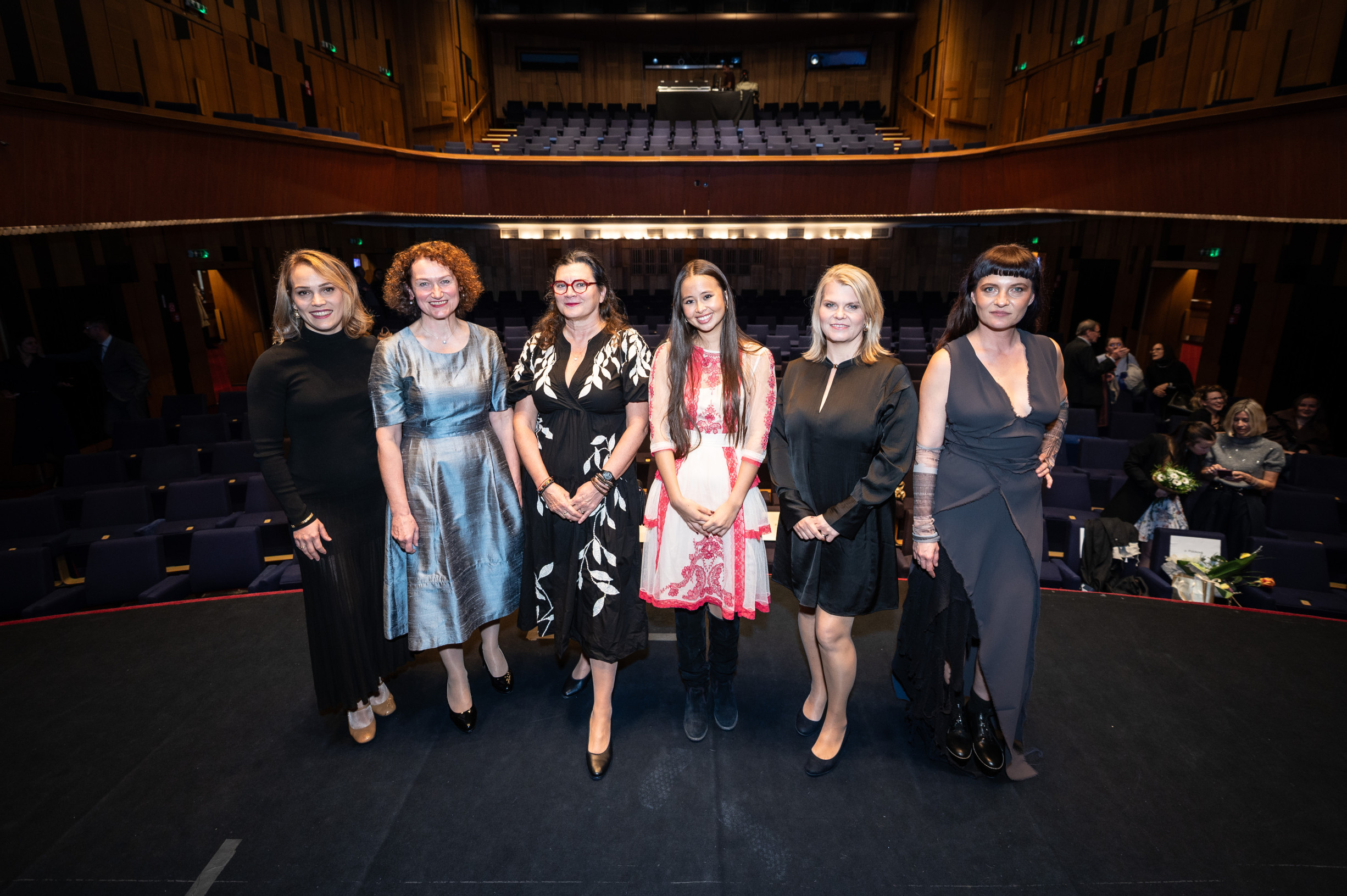 Hrdinky sa stali bezpečným útočiskom v&nbsp;nervóznej a&nbsp;rozdelenej spoločnosti. Tu sú najsilnejšie momenty večera