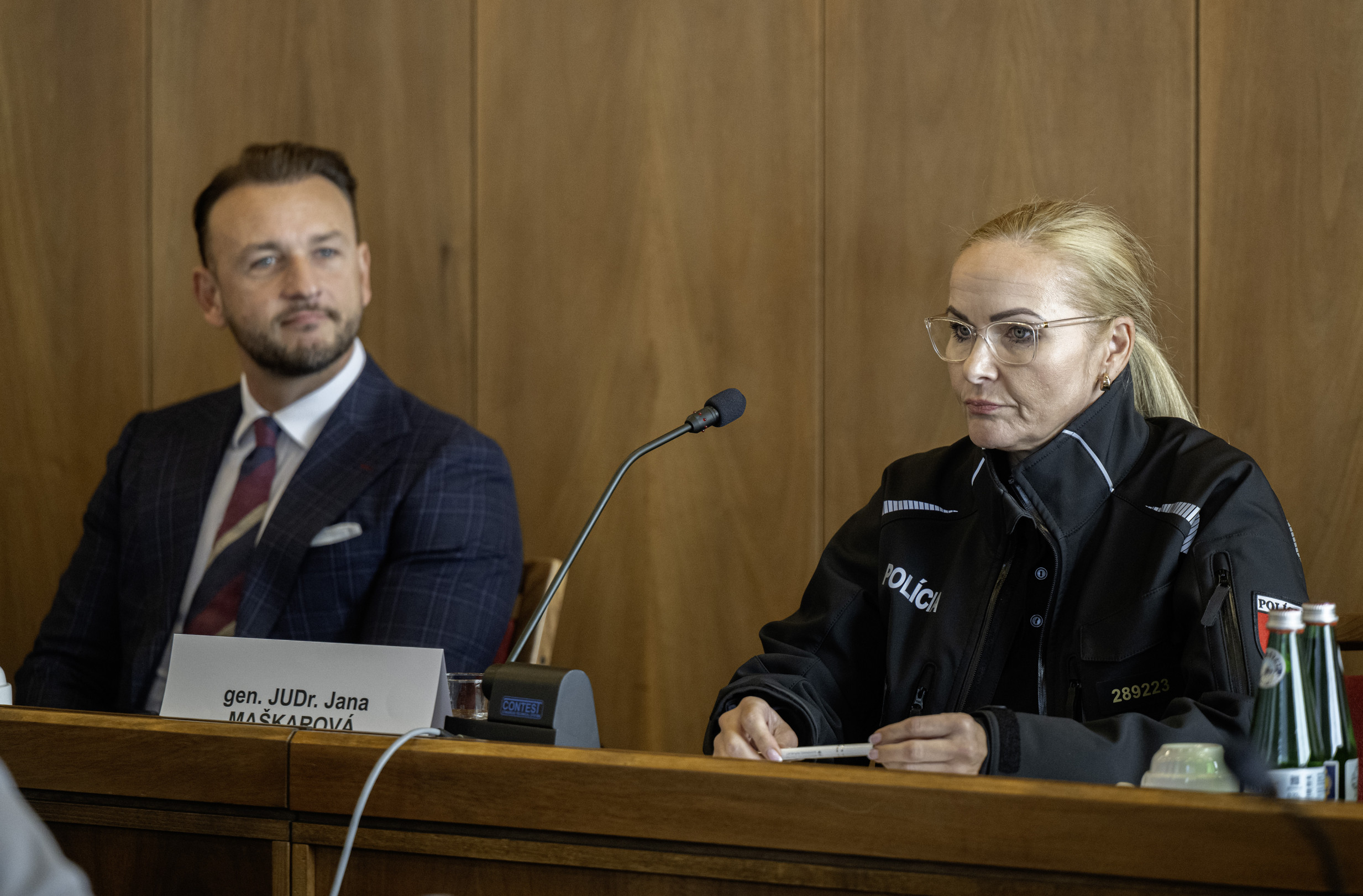 Pod mojím vedením konali čurillovci zákonne, vyhlásila policajná prezidentka Maškarová. Gašpar na jej vypočutí čítal ich súkromné správy