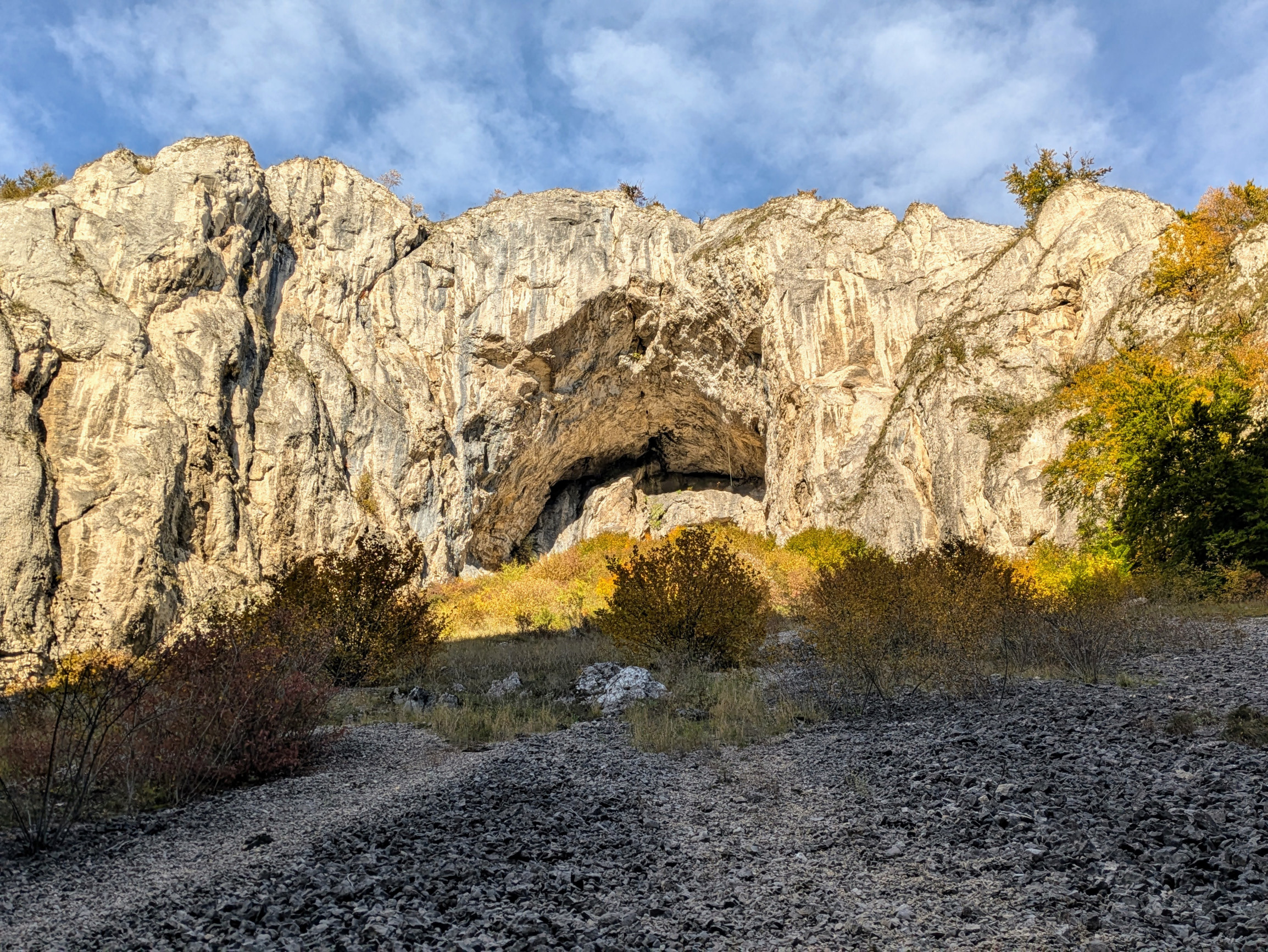 Zábrany majú zmeniť vzhľad Manínskej a&nbsp;Kostoleckej tiesňavy, podľa obyvateľov sú neprimerané