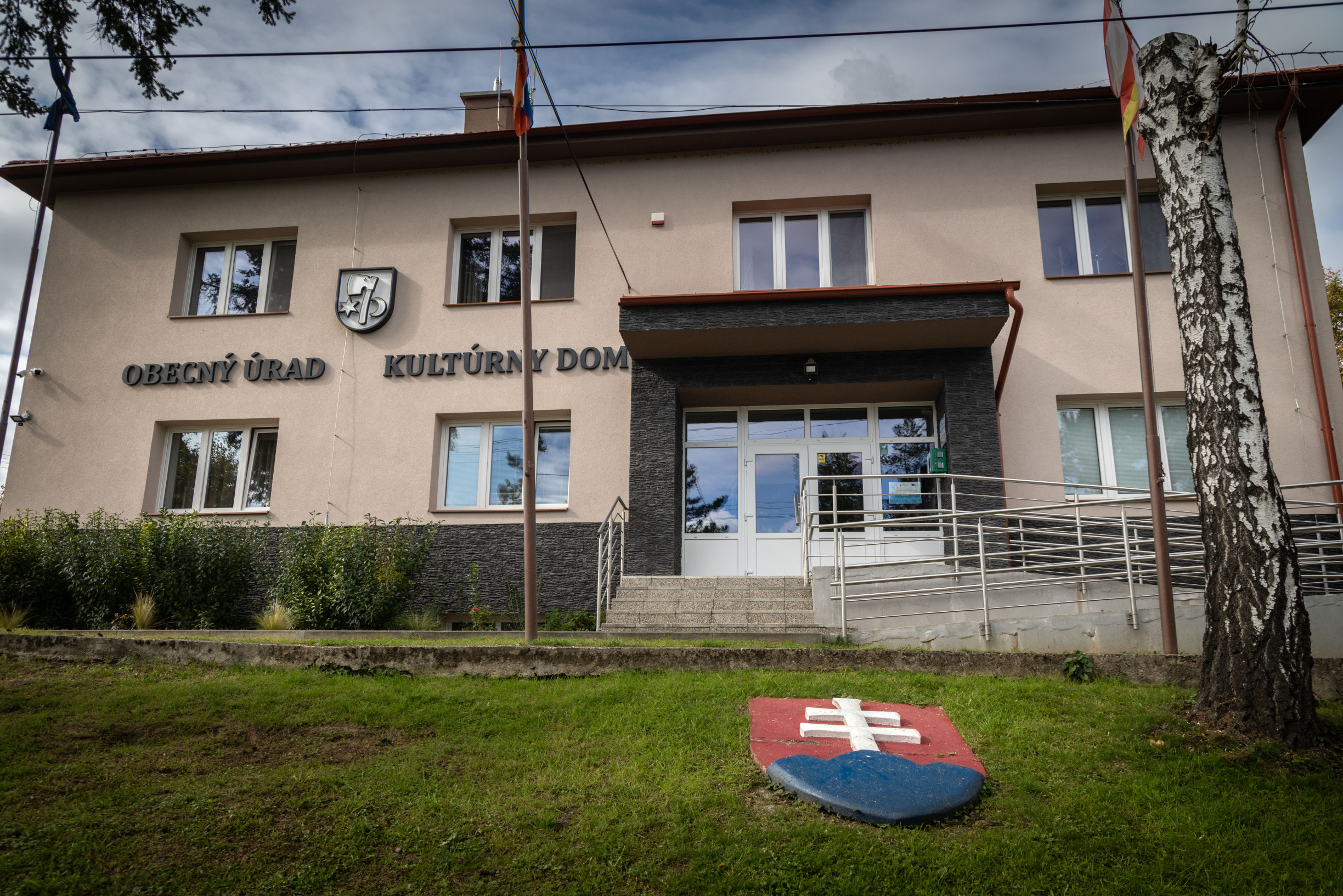 Budeme mať problém zostaviť rozpočty a prestaneme investovať, odkazujú vláde samosprávy. Tá o zmene zatiaľ nehovorí