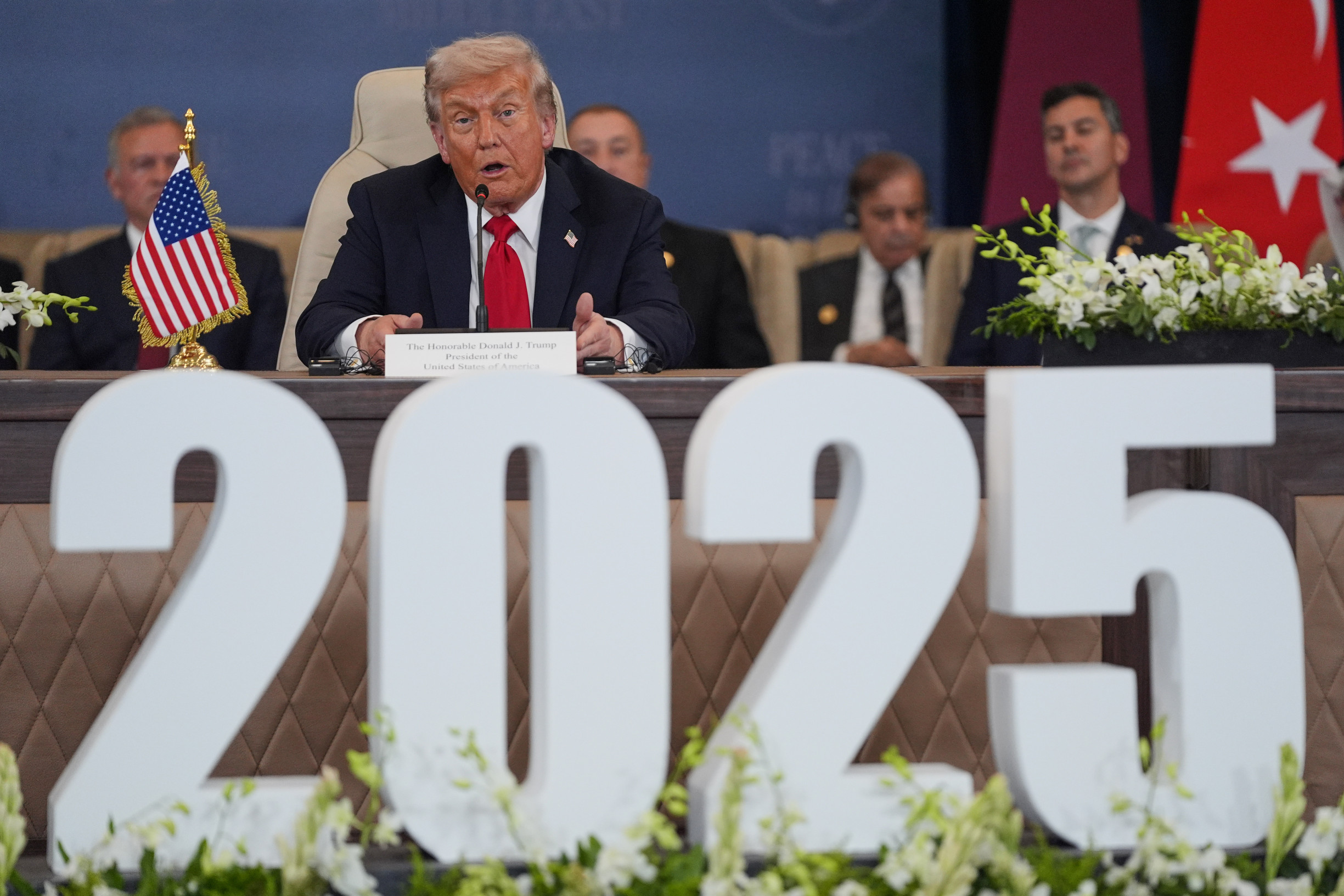 Švajčiari dali zlato, Katar lietadlo. Prvej rodine USA sa darí dobre