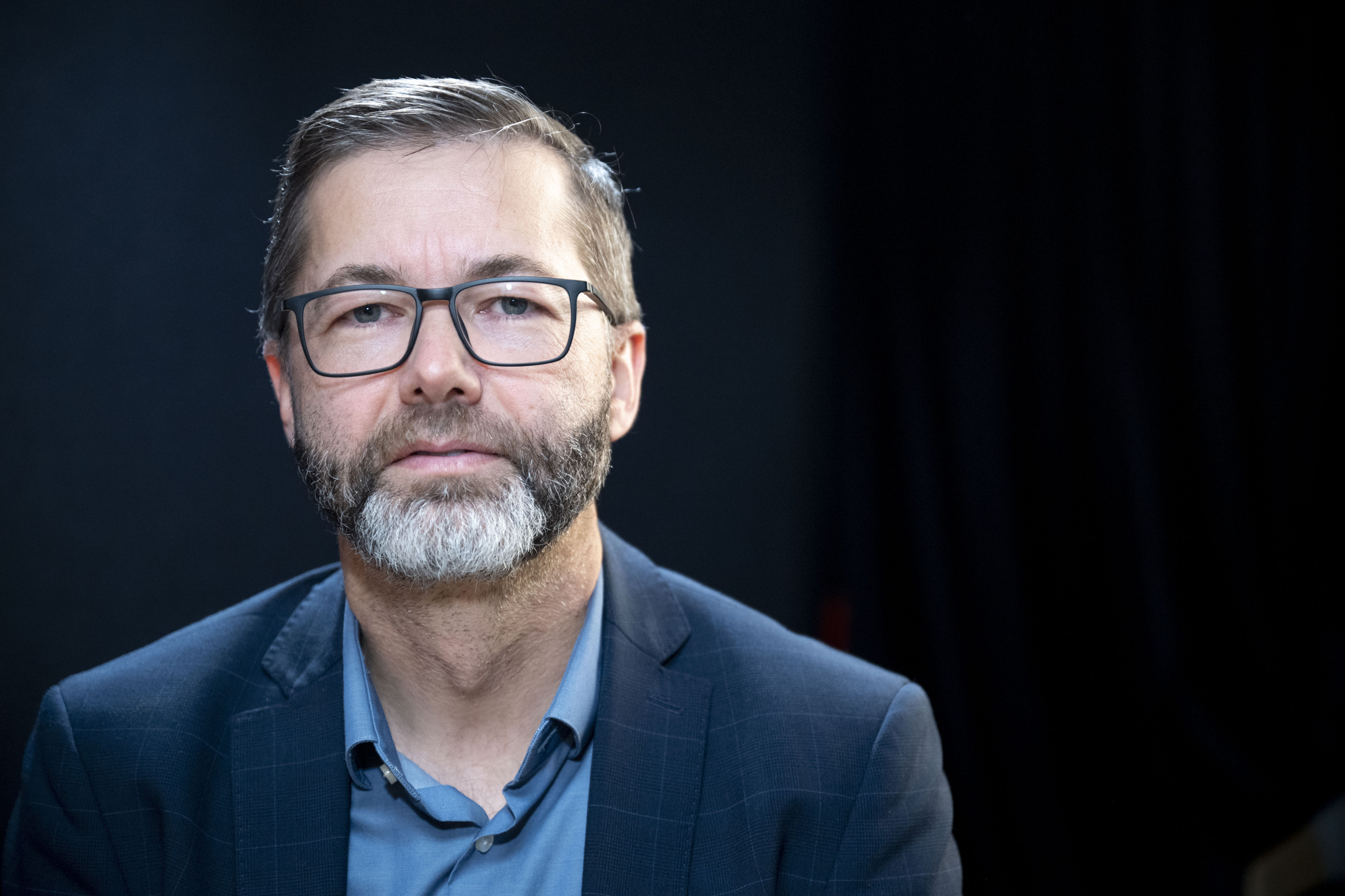 Čo robiť pri úzkosti z&nbsp;peňazí? Zabudnite na rady „úspešných“ o&nbsp;tvrdej práci, radí psychológ Bača