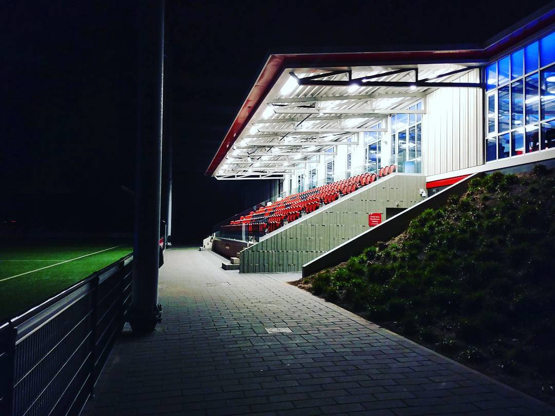 Deti nechali trénovať na piesku a&nbsp;podstúpiť neurovedecké hry. Inšpiratívny príbeh klubu, ktorý po tituloch vždy takmer zanikol