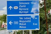 Csaknem másfél évtizednyi küzdelem és várakozás után sem ment könnyen a kétnyelvű útjelző táblák kihelyezése