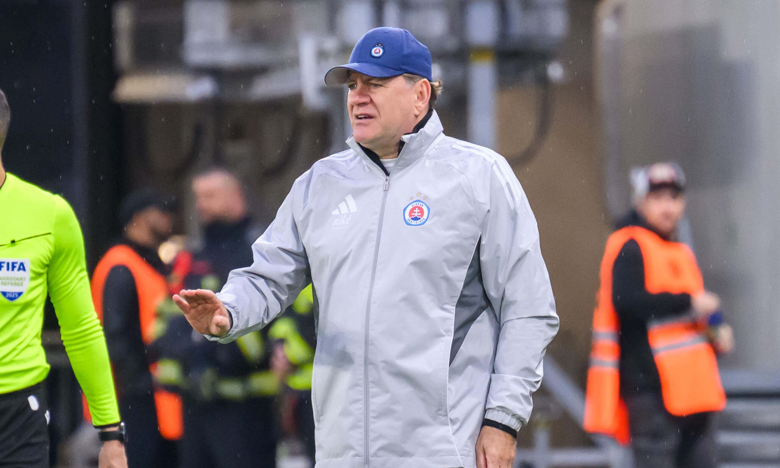 Slovan čaká najťažší zápas: Weissovci skúšajú, či sa dá vyhrať nad fanúšikmi. Podľa nich tréner nevie, kedy má odísť