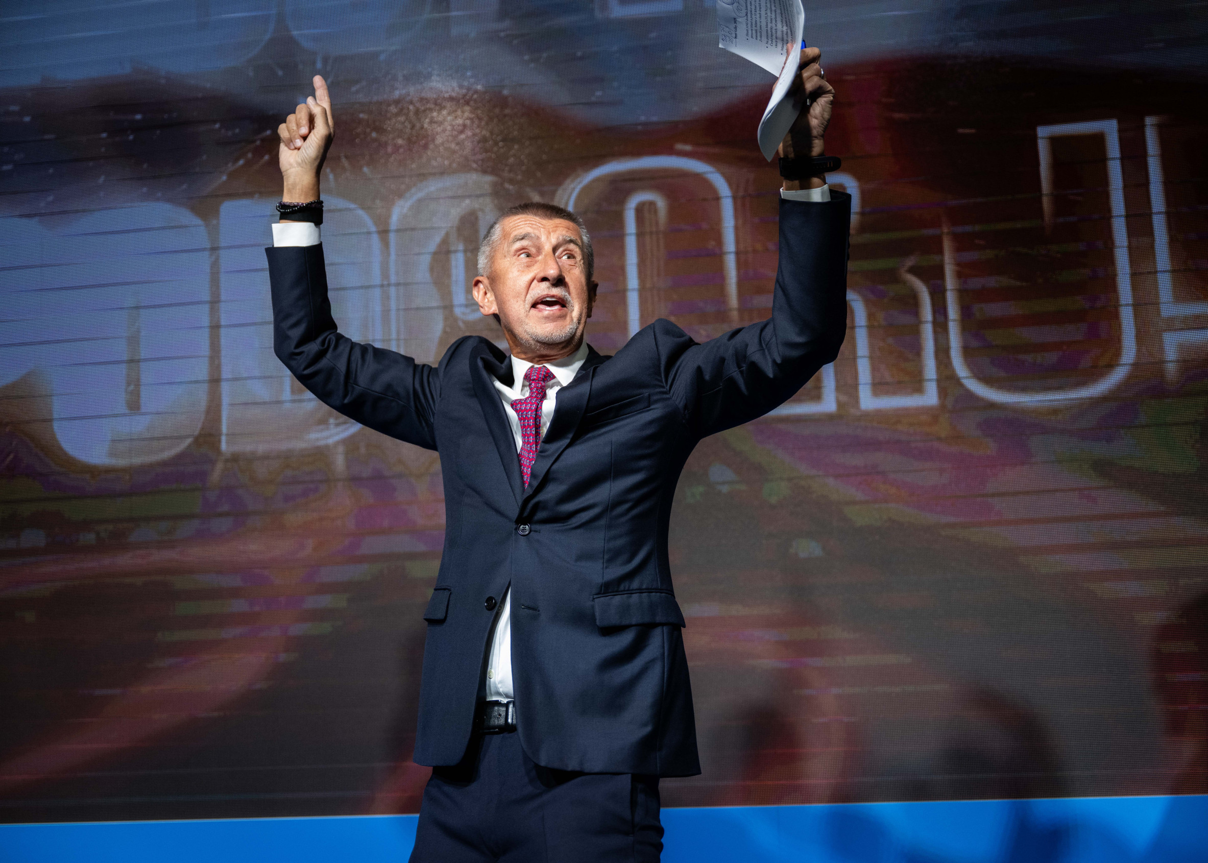 Babiš a&nbsp;jeho extrémistickí partneri si rozdelili posty. Ako veľmi sa budú podobať na Fica?