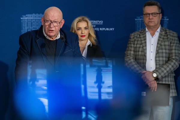 Fond na podporu umenia funguje, tvrdí jeho vedenie aj ministerka kultúry. Z&nbsp;problémov obvinili bývalých riaditeľov, aktivistov aj médiá