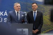Kmeca potrestal Fico rýchlo, Tarabov dar Babišovi prehliada