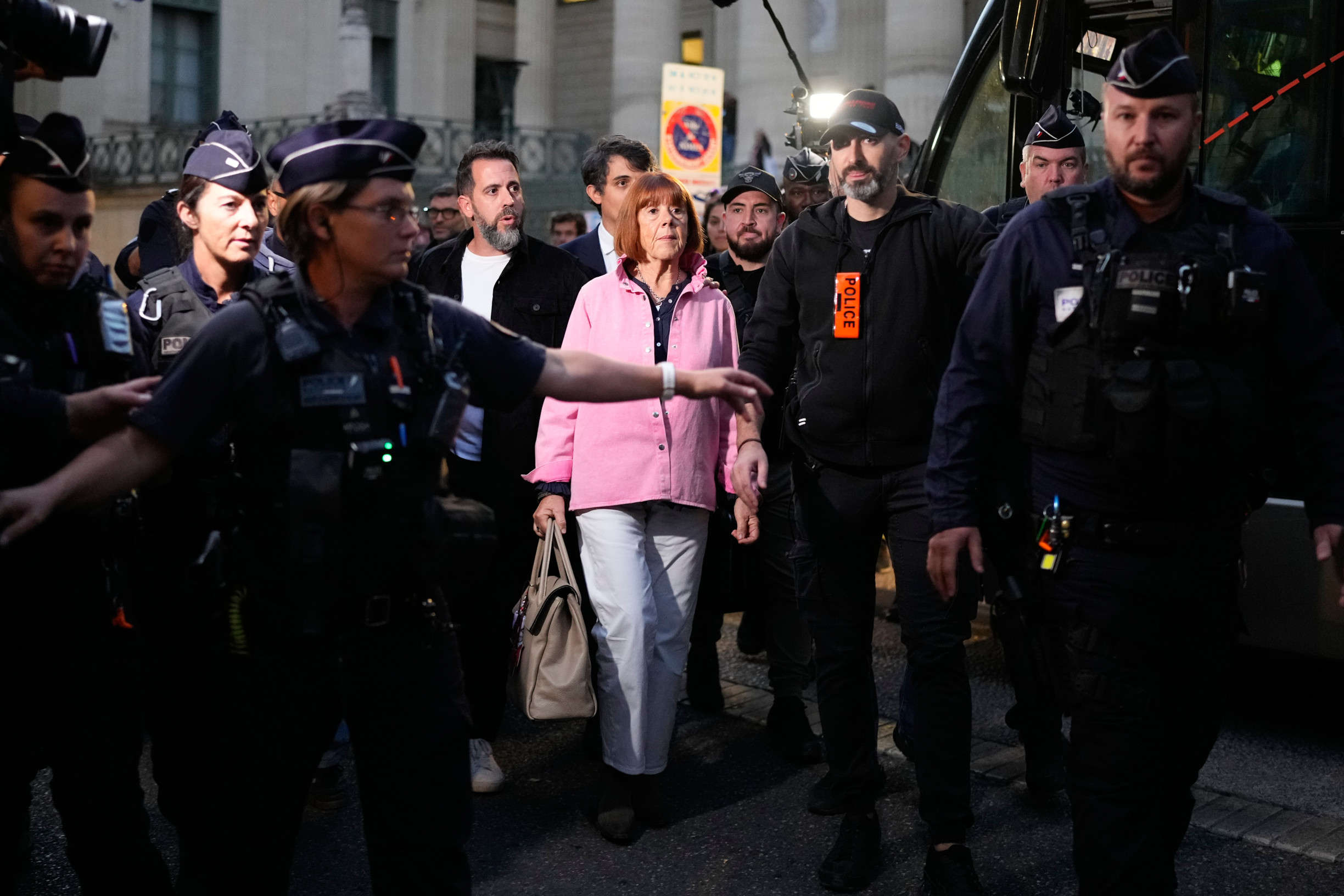 Prehovoril policajt, ktorý odhalil prípad Gisèle Pelicot: Musel som jej vysvetliť, že je obeťou