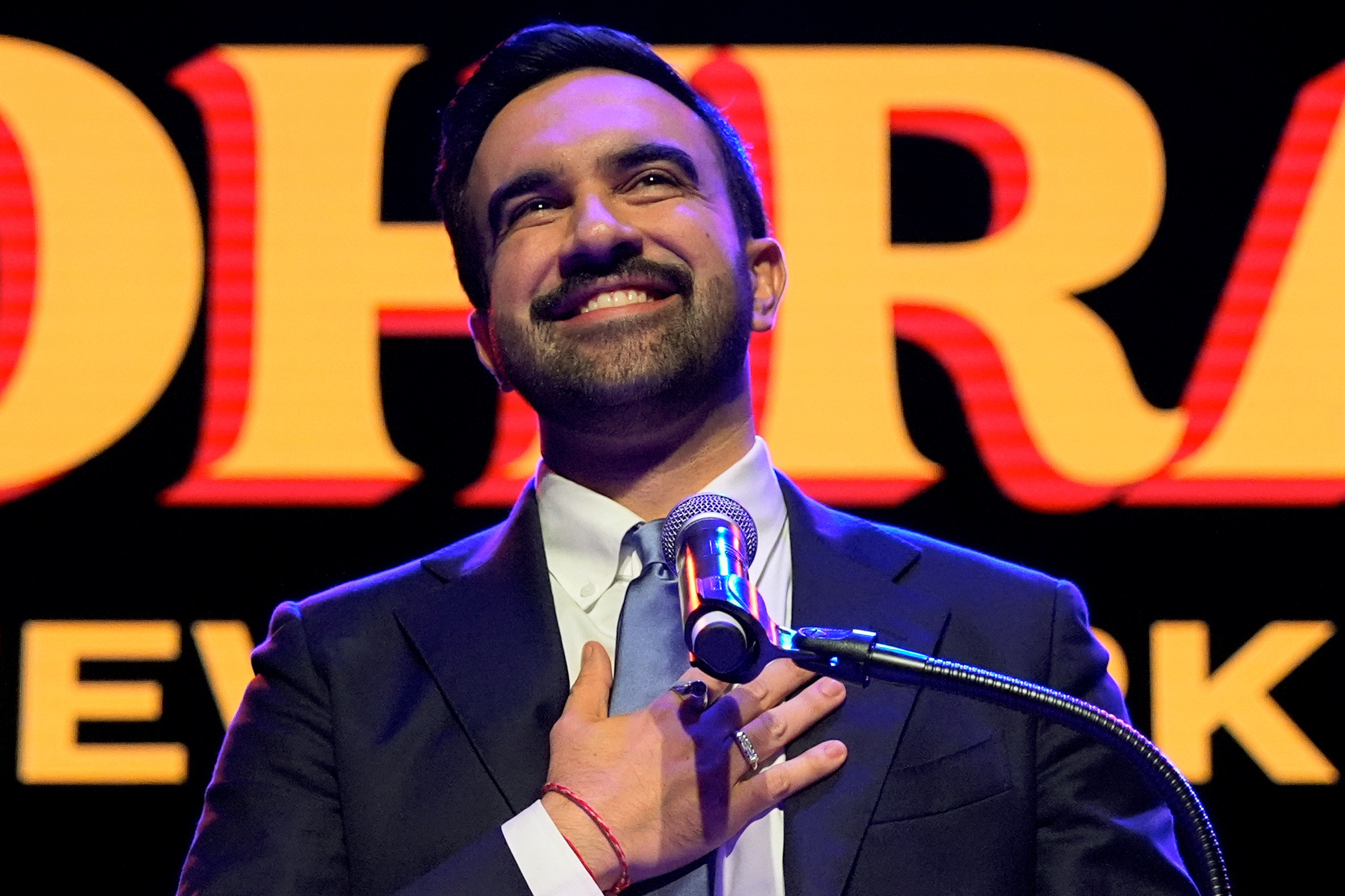 Trumpov svet (289. deň): New York prvýkrát v histórii povedie moslim, socialista a „Antitrump“