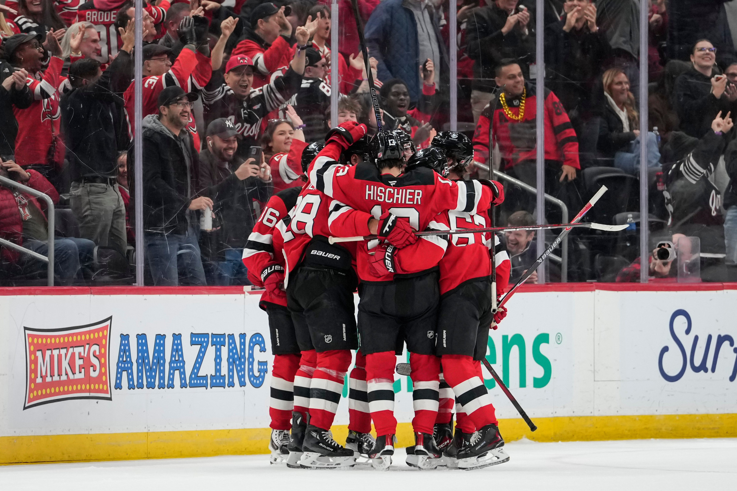 Ráno s&nbsp;NHL: Ukázal sa najdôležitejší obranca New Jersey aj majstrovstvo vedenia Montrealu. Tri vety k&nbsp;úvodu sezóny každého tímu NHL