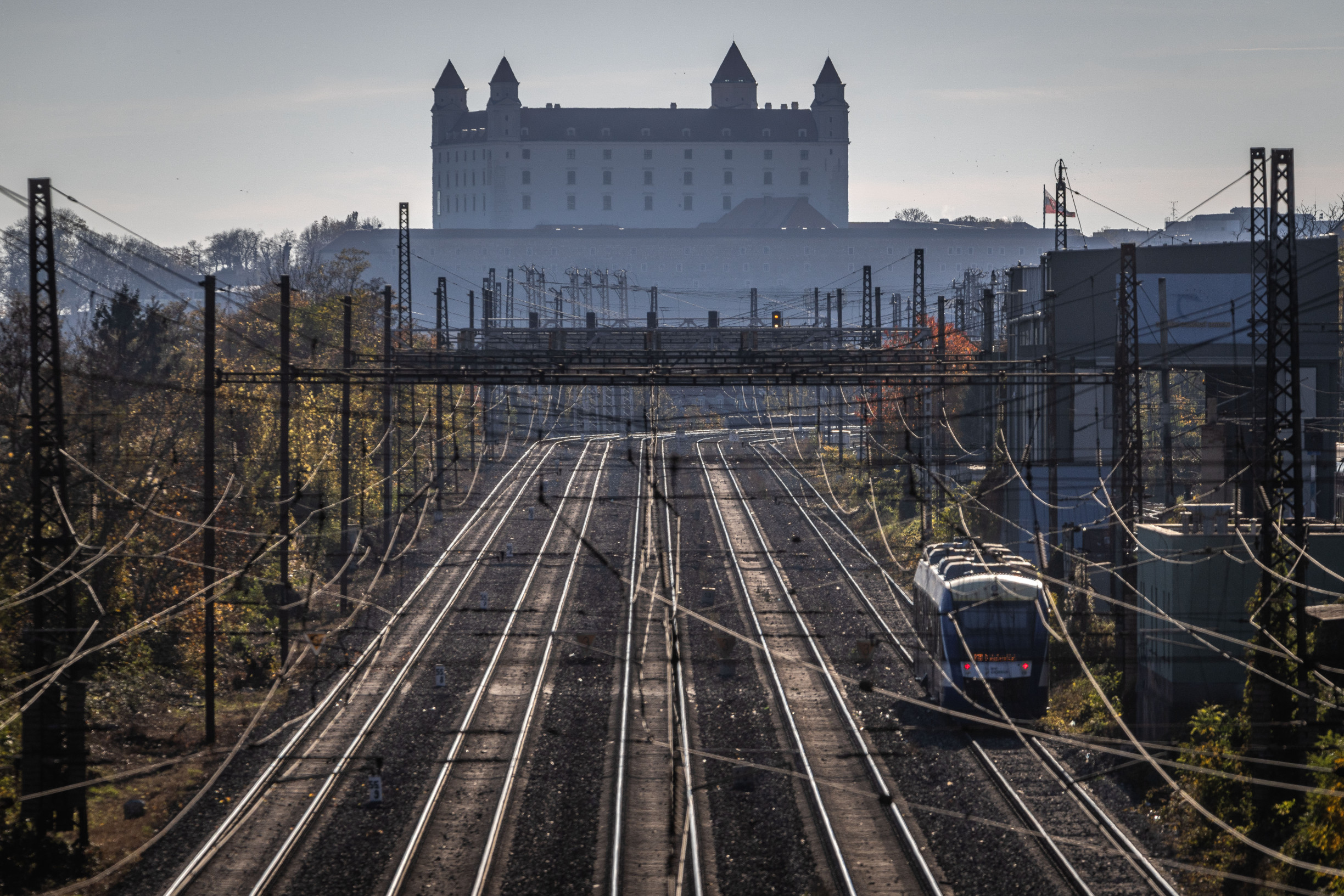 Ráž ukázal plán na zvýšenie bezpečnosti vo vlakoch: investovať do tratí, nakúpiť kamery a trenažéry