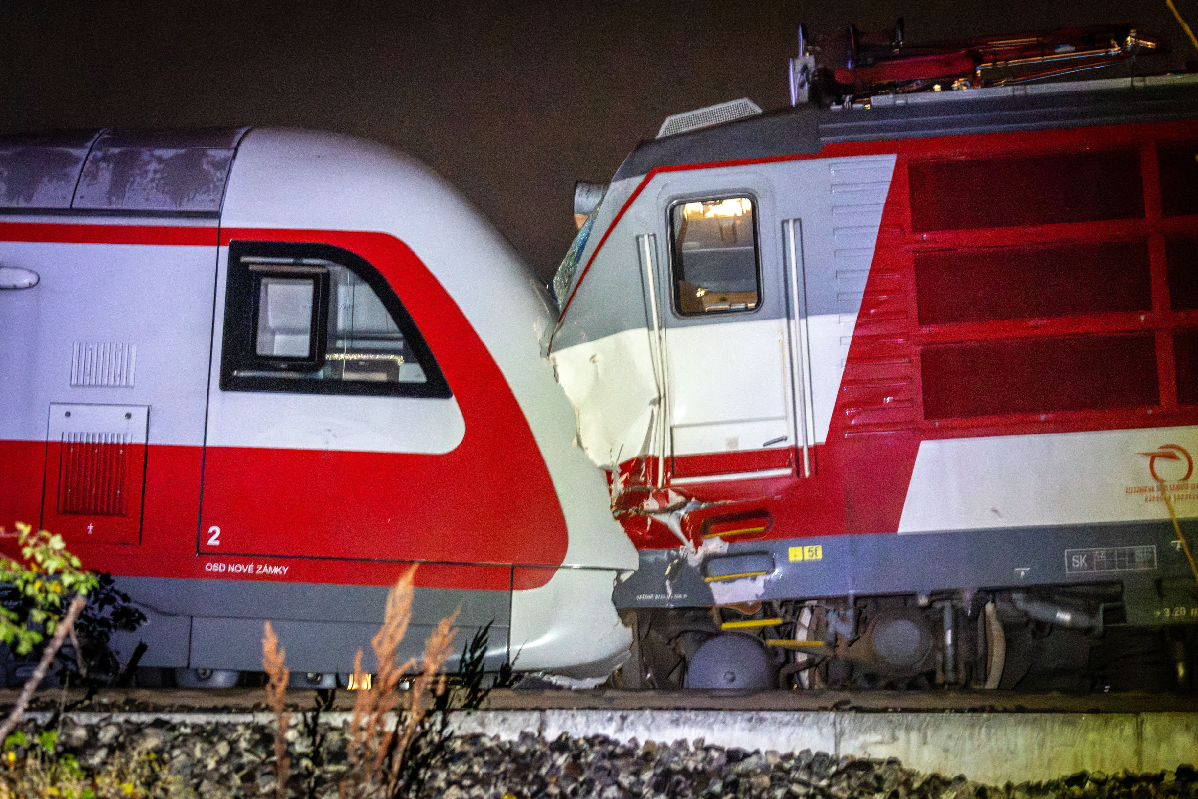 Zlepšiť bezpečnosť na železnici pomôže aj zrušenie telefonovania medzi výpravcami a výhybkármi, radí ÚHP