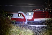 V Pezinku sa zrazili vlaky, hlásia desiatky zranených. Mali rozbité hlavy, rôzne zlomeniny, vravia cestujúci